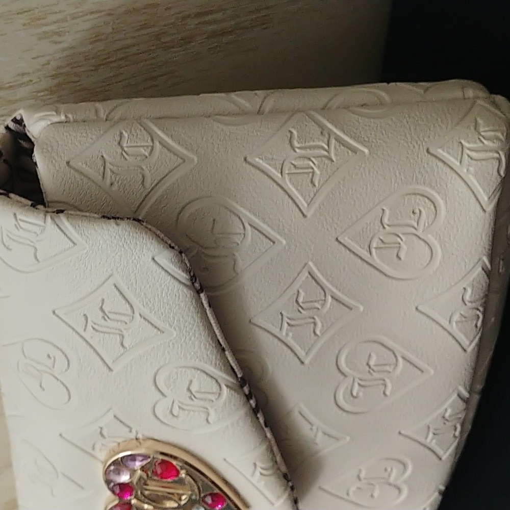 Juicy Couture GLITZ Wristlet - Picture 5 of 11